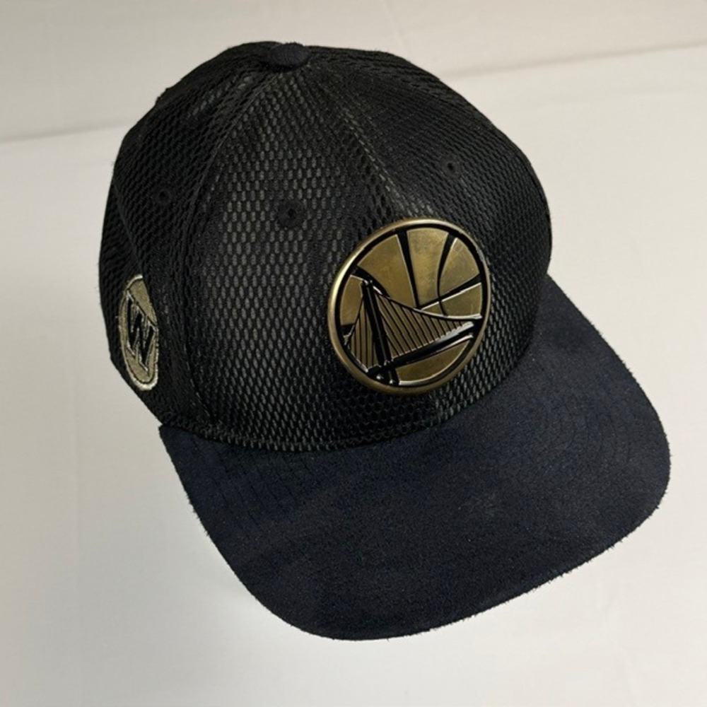 New Era 9FIFTY Golden State Warriors Snapback Hat Black Gold Metal Logo Mesh Cap